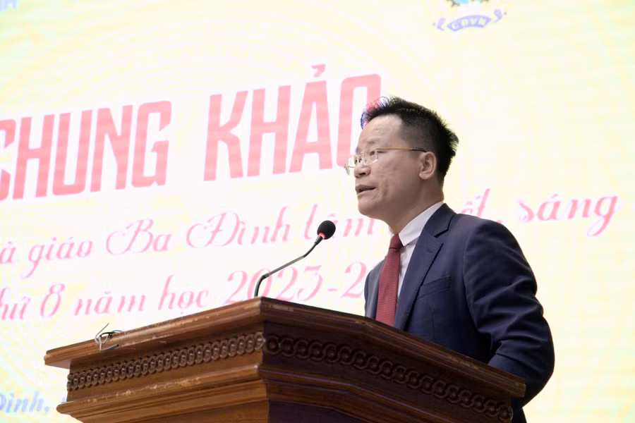 Trưởng phòng GD&amp;ĐT quận Ba Đình Lê Đức Thuận phát biểu.