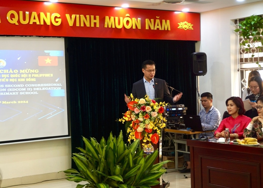 Ngài nghị sĩ Sherwin Gatchalian phát biểu. Ngài nghị sĩ Sherwin Gatchalian phát biểu.