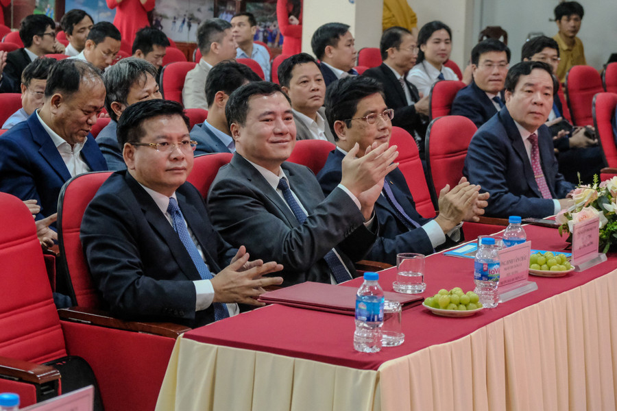 Đại biểu dự hội nghị. Đại biểu dự hội nghị.