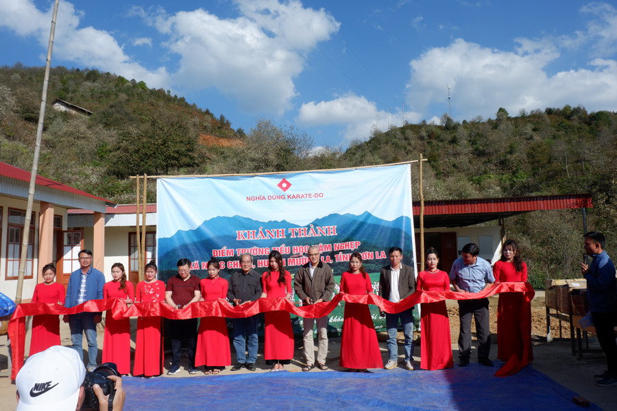 Các đại biểu dự và cắt băng khánh thành. Các đại biểu dự và cắt băng khánh thành.