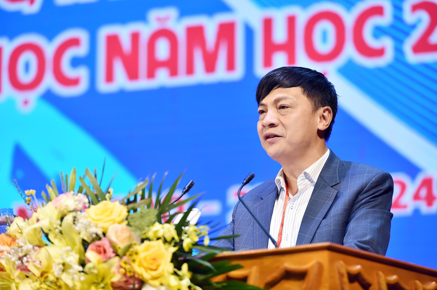 PGS.TS Trần Huy Hoàng phát biểu tại lễ bế mạc và trao giải. PGS.TS Trần Huy Hoàng phát biểu tại lễ bế mạc và trao giải.