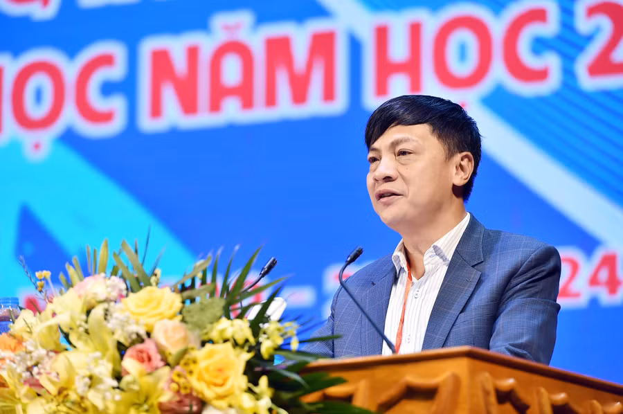 PGS.TS Trần Huy Hoàng phát biểu tại lễ bế mạc và trao giải.