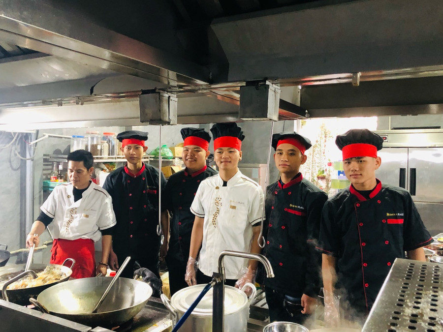 Học sinh Trung tâm GDNN - GDTX Thị xã Việt Yên trực tiếp tham gia nghề nấu ăn. Học sinh Trung tâm GDNN - GDTX Thị xã Việt Yên trực tiếp tham gia nghề nấu ăn.