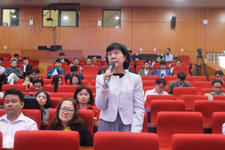 Nhiều ý kiến tham luận được giáo viên, cán bộ quản lý đóng góp tại hội thảo.