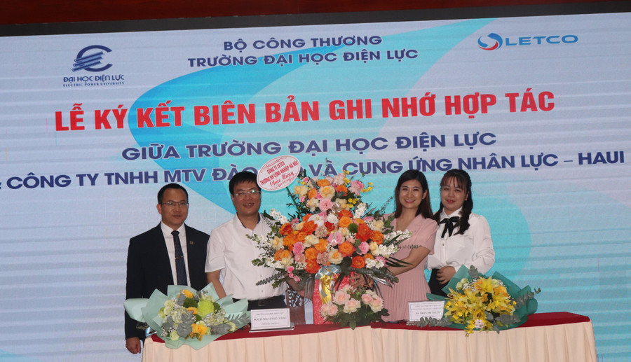 Trường Đại học Điện lực ký kết hợp tác với doanh nghiệp. Trường Đại học Điện lực ký kết hợp tác với doanh nghiệp.