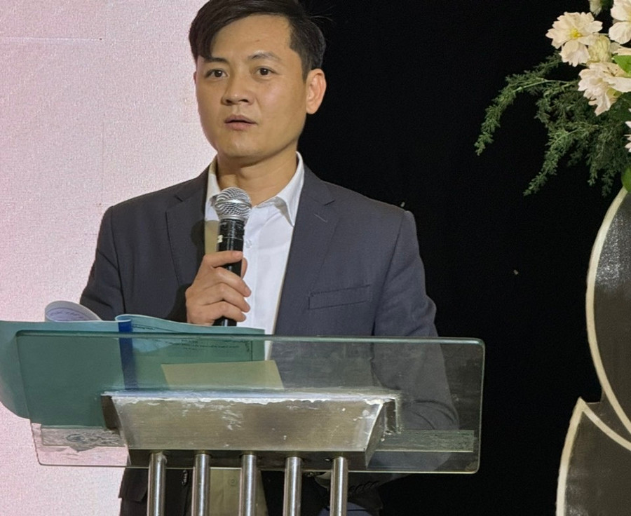 Ông Chu Đặng Việt - Giám đốc Trung tâm GDNN - GDTX Thị xã Việt Yên chia sẻ buổi ra mắt các CLB. Ông Chu Đặng Việt - Giám đốc Trung tâm GDNN - GDTX Thị xã Việt Yên chia sẻ buổi ra mắt các CLB.