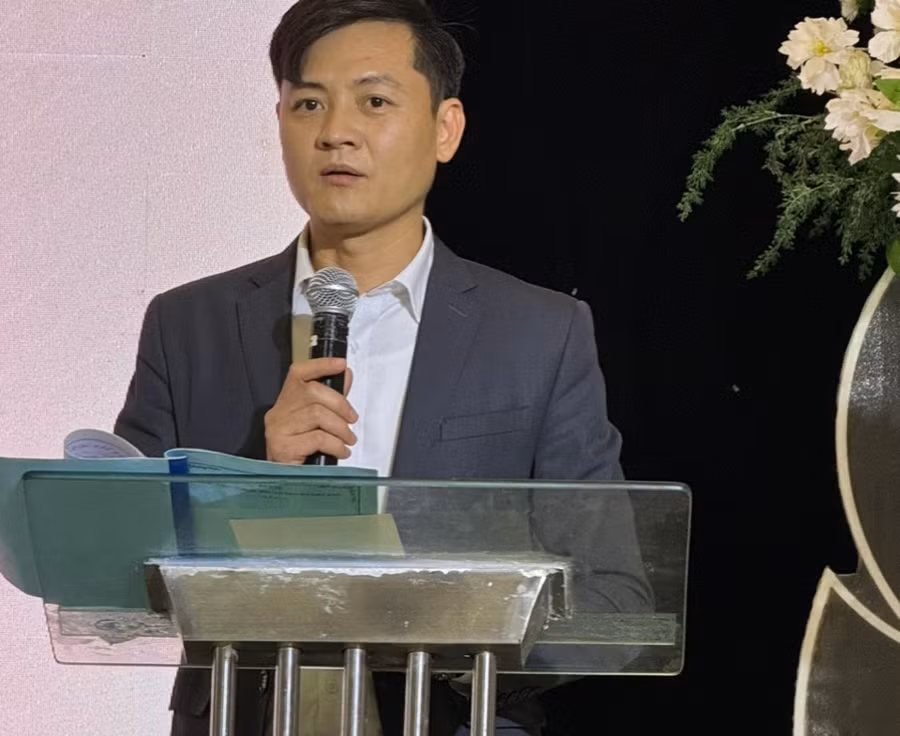 Ông Chu Đặng Việt - Giám đốc Trung tâm GDNN - GDTX Thị xã Việt Yên chia sẻ buổi ra mắt các CLB.