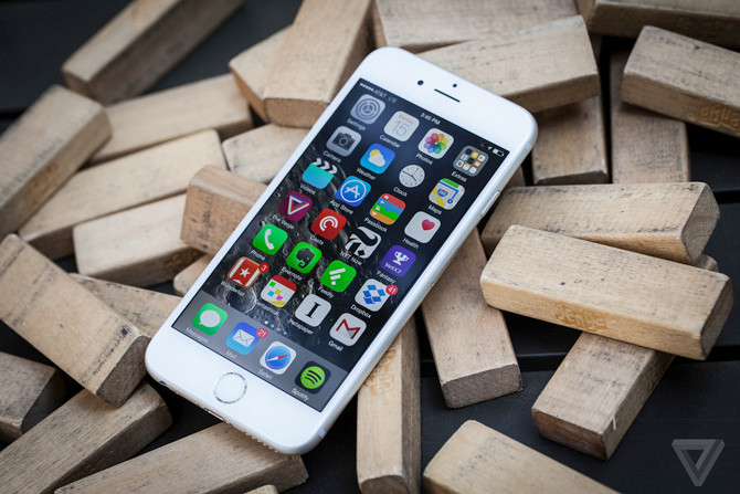 Bạn đã bao giờ cảm thấy ấm ức vì đến năm 2015 rồi mà Apple vẫn tiếp tục ra mắt những chiếc iPhone chỉ có vỏn vẹn 16GB bộ nhớ?