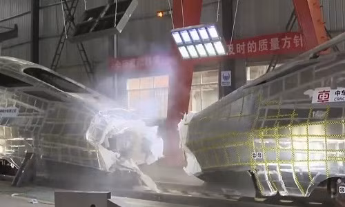 Hai tàu cao tốc lao vào nhau để đánh giá hệ thống giảm xóc