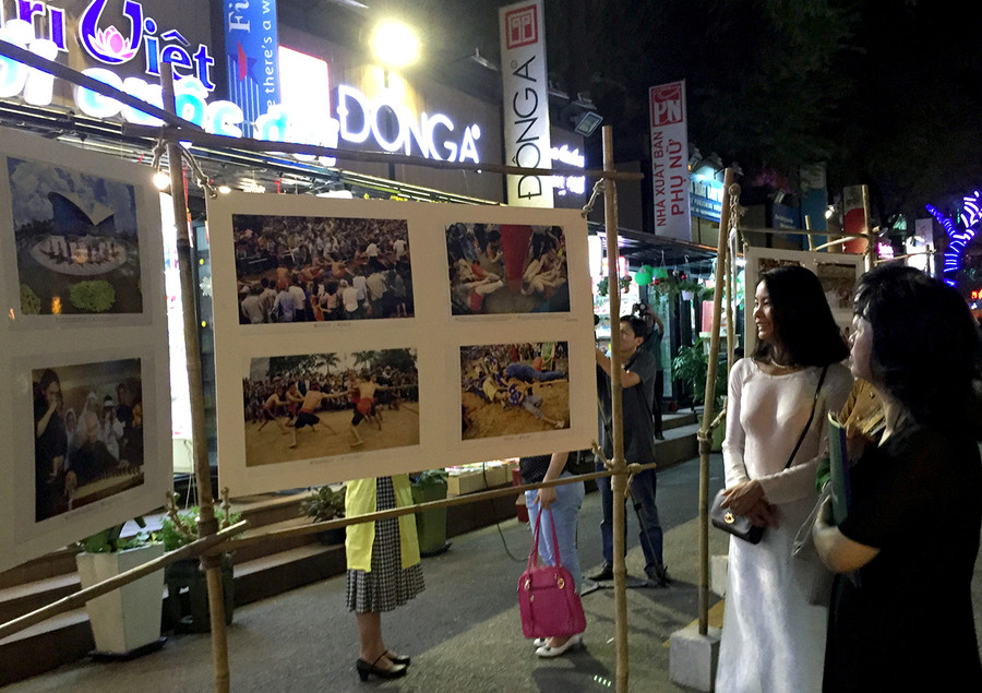 Không gian triển lãm ảnh tại đường sách Nguyễn Văn Bình Không gian triển lãm ảnh tại đường sách Nguyễn Văn Bình