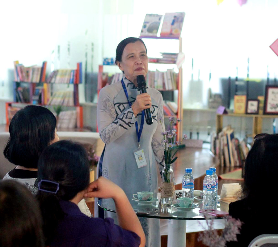 TS. Bùi Trân Phượng chia sẻ thêm thông tin tại buổi diễn thuyết