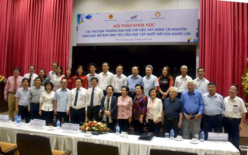 Các đại biểu tham gia hội thảo