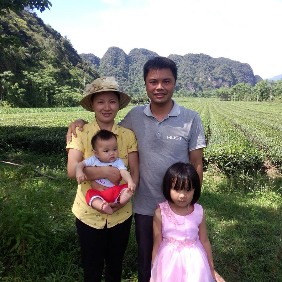 Thầy giáo Nguyễn Văn Yên cùng gia đình