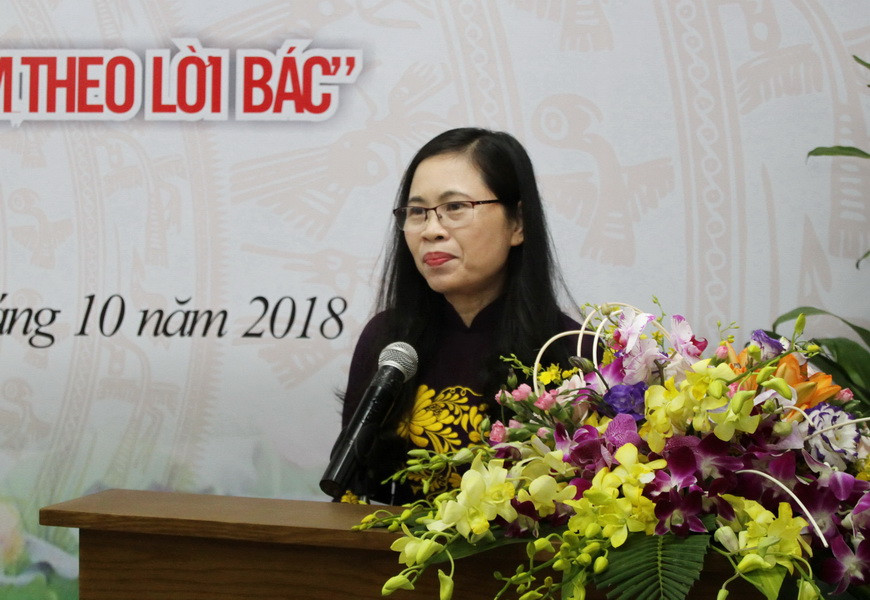 Bà Nguyễn Thị Bích Hợp - Phó Chủ tịch Công đoàn Giáo dục Việt Nam - phát biểu tại buổi lễ Bà Nguyễn Thị Bích Hợp - Phó Chủ tịch Công đoàn Giáo dục Việt Nam - phát biểu tại buổi lễ