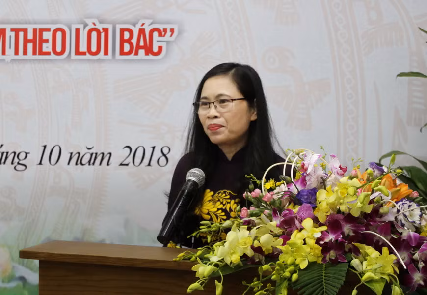 Bà Nguyễn Thị Bích Hợp - Phó Chủ tịch Công đoàn Giáo dục Việt Nam - phát biểu tại buổi lễ