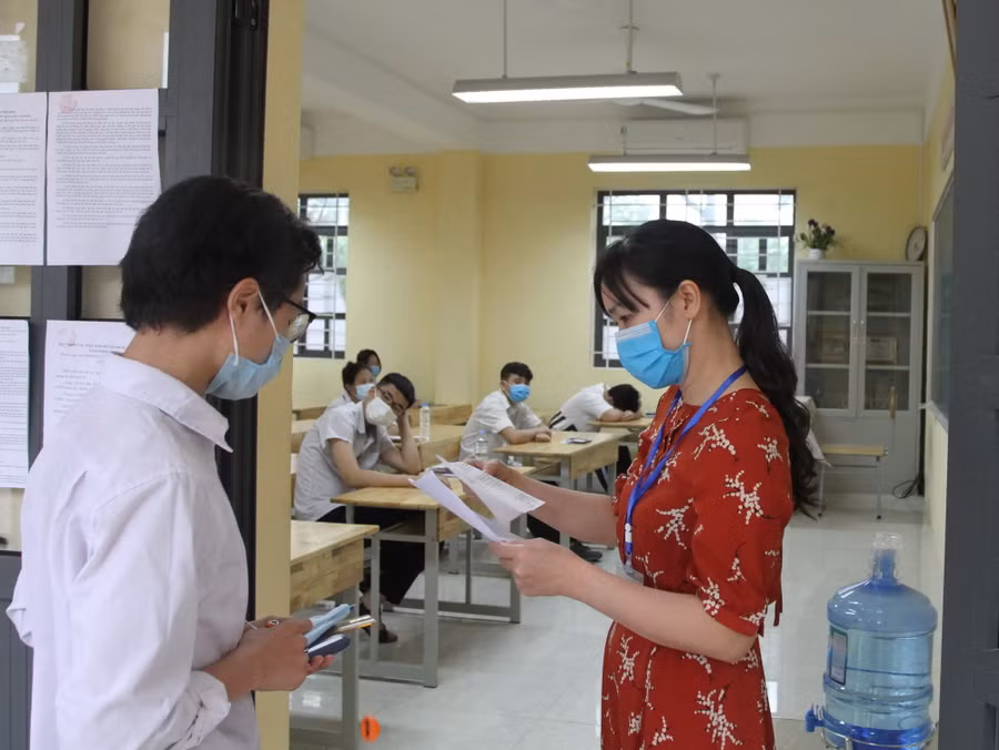 Học sinh dự thi lớp 10 tại Hà Nội.