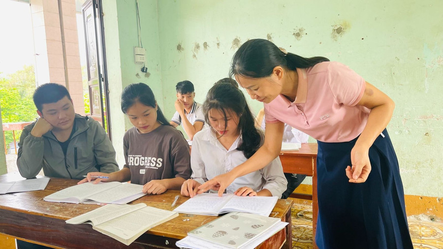 Giáo viên và học sinh Trường THPT Vị Xuyên (Hà Giang) ôn thi tốt nghiệp THPT 2023. Giáo viên và học sinh Trường THPT Vị Xuyên (Hà Giang) ôn thi tốt nghiệp THPT 2023.