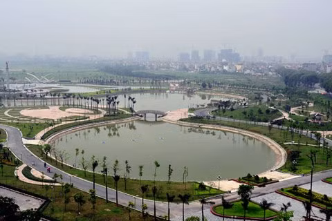 Công viên Hòa Bình, được coi là hiện đại nhất thủ đô, nằm trên đường Phạm Văn Đồng (Từ Liêm, Hà Nội) luôn trong tình trạng vắng khách, nhiều hạng mục vừa đưa vào sử dụng đã xuống cấp