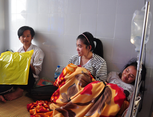 Nhiều học sinh trường bị ong đốt vẫn còn điều trị. 24-3-Anh-2-Ong-dot-2965-1395660303.jpg