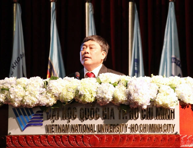 TS Trần Tiến Khoa – Hiệu trưởng HCMIU - phát biểu tại buổi lễ TS Trần Tiến Khoa – Hiệu trưởng HCMIU - phát biểu tại buổi lễ