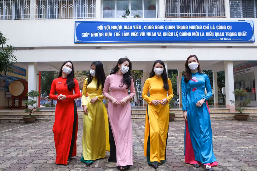 Giáo viên trường THCS Giảng Võ hưởng ứng và tự hào với "Tuần lễ Áo dài"...