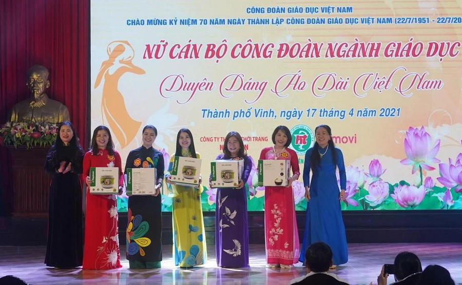 Công đoàn Giáo dục Việt Nam tổ chức nhiều hoạt động tri ân nhà giáo.