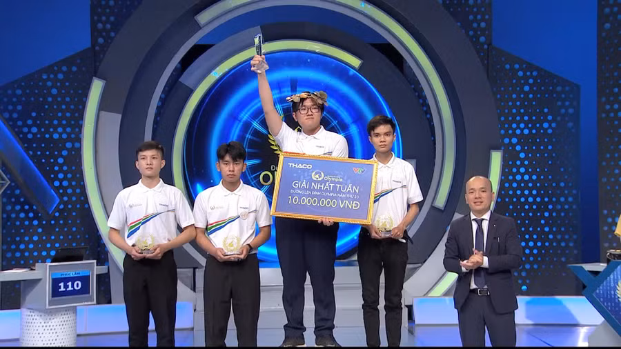 Nam sinh Kiên Giang Trần Nguyễn Khánh Bình giành vòng nguyệt quế Olympia.