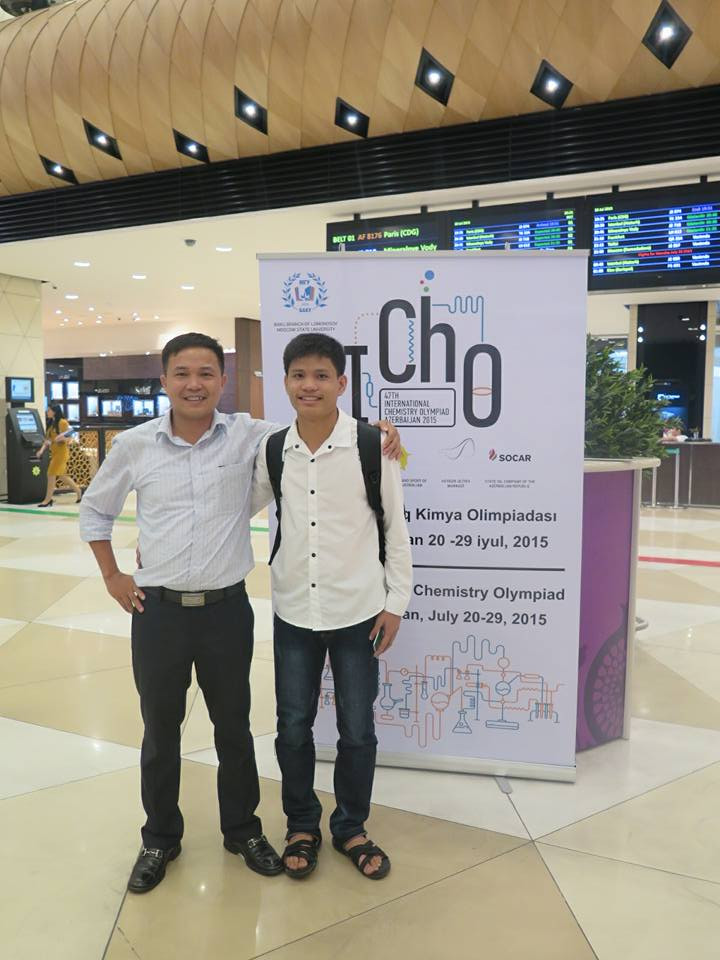 Hiếu và thầy Bình trong những ngày thi tại Azerbaijan