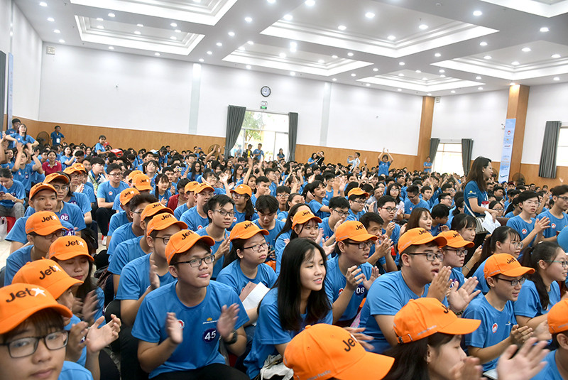 Đông đảo HS TPHCM tham gia lễ khai mạc cuộc thi Đông đảo HS TPHCM tham gia lễ khai mạc cuộc thi