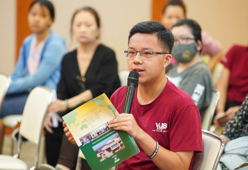 Phụ huynh và học viên bày tỏ sự quan tâm về chương trình