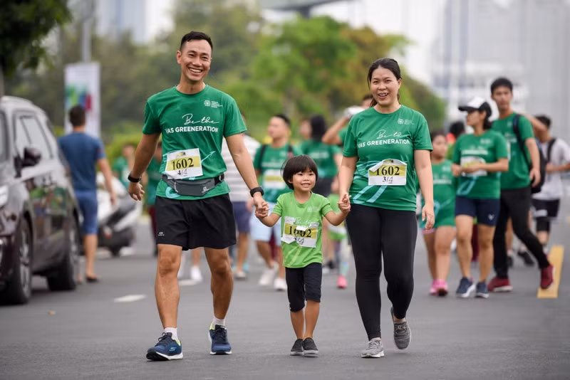 Nhiều phụ huynh cùng tham gia chương trình với con