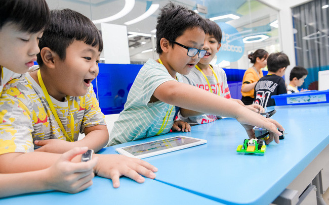 Kỷ nguyên 4.0 đòi hỏi sự đổi mới sáng tạo mạnh mẽ trong dạy và học Kỷ nguyên 4.0 đòi hỏi sự đổi mới sáng tạo mạnh mẽ trong dạy và học