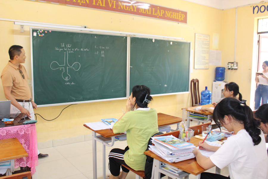 Một giờ ôn tập trên lớp tại Trường PTDT Nội trú tỉnh Bắc Giang. Một giờ ôn tập trên lớp tại Trường PTDT Nội trú tỉnh Bắc Giang.