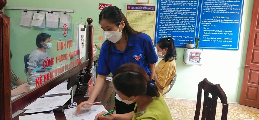 Thủ tục hành chính được thực hiện nhanh và thuận lợi cho người dân. Thủ tục hành chính được thực hiện nhanh và thuận lợi cho người dân.