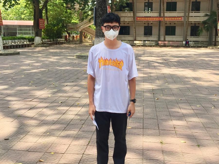 Thí sinh Nguyễn Anh Tuấn tự tin đạt điểm khá môn thi Ngoại ngữ để hoàn thành tốt kỳ thi &quot;đặc biệt&quot; tại Bắc Giang.