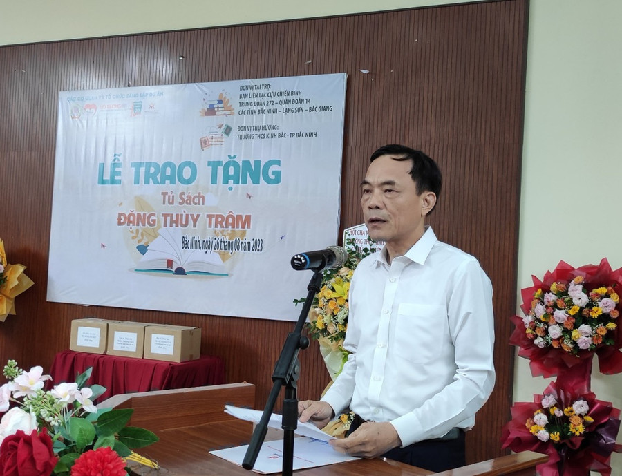 Trung tướng, TS. Đặng Vũ Sơn (nguyên Trưởng Ban Cơ yếu Chính phủ) Thường trực Hội đồng Họ Đặng Việt Nam phát biểu. Trung tướng, TS. Đặng Vũ Sơn (nguyên Trưởng Ban Cơ yếu Chính phủ) Thường trực Hội đồng Họ Đặng Việt Nam phát biểu.