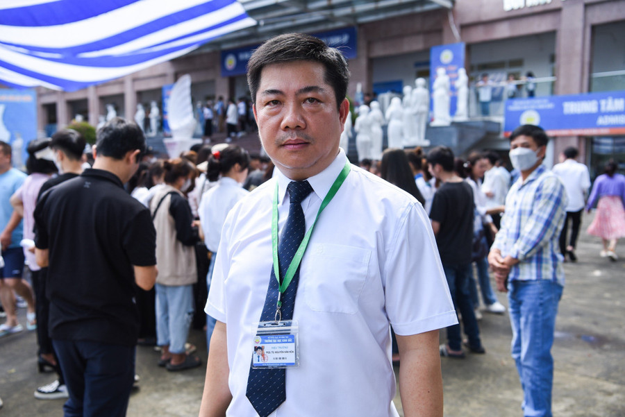 PGS.TS Nguyễn Văn Hòa trao đổi với Báo GD&TĐ. PGS.TS Nguyễn Văn Hòa trao đổi với Báo GD&TĐ.
