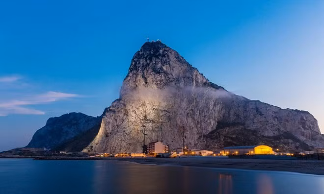 10 tảng đá nguyên khối lớn nhất thế giới ảnh 7