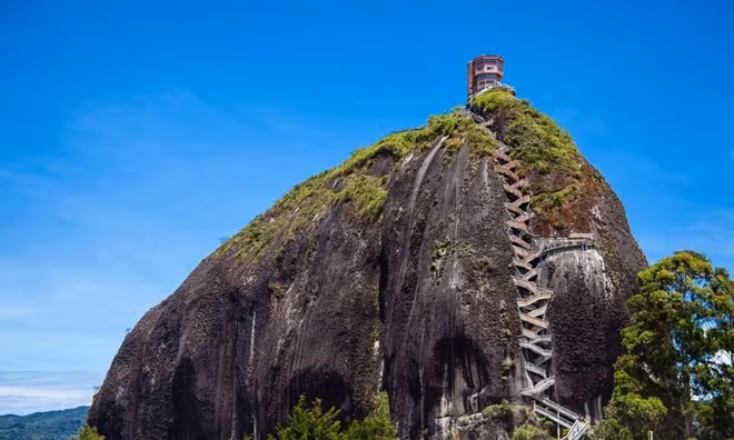 10 tảng đá nguyên khối lớn nhất thế giới ảnh 5