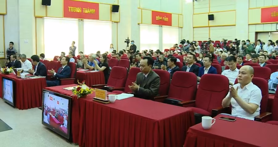 Các đại biểu dự diễn đàn tại điểm cầu Bộ TT&amp;TT