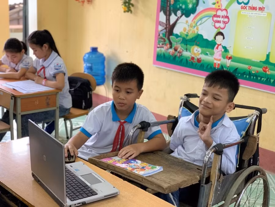 Tác phẩm Đôi bạn cùng tiến.