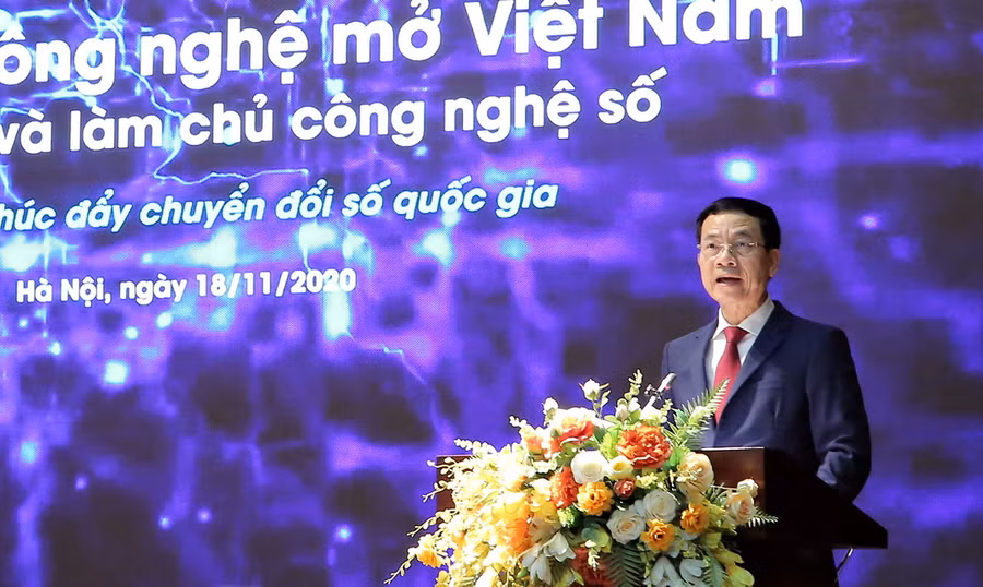 Bộ trưởng Bộ TT&amp;TT Nguyễn Mạnh Hùng phát biểu tại diễn đàn