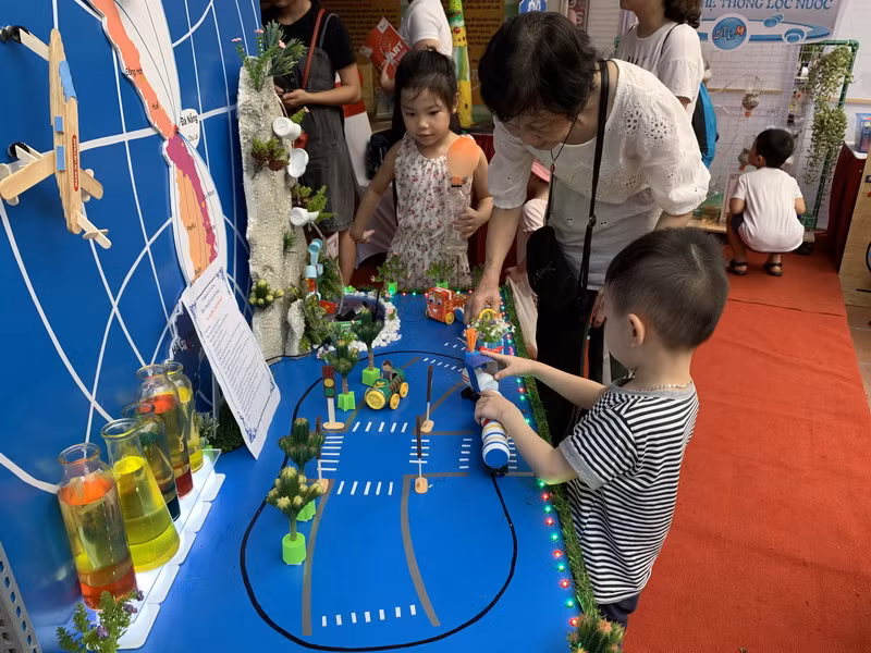 Sôi nổi ngày hội STEM ngành Giáo dục Hoàn Kiếm