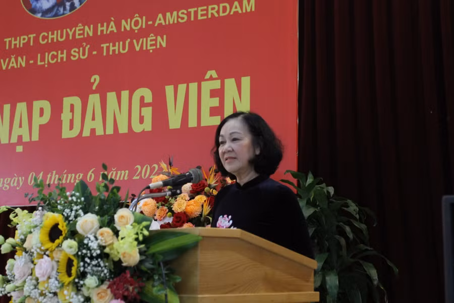 Đồng chí Trương Thị Mai phát biểu tại buổi lễ.