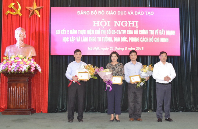 Bộ GD&ĐT tổ chức hội nghị sơ kết 2 năm thực hiện chỉ thị số 05-CT/TW của Bộ Chính trị ảnh 2