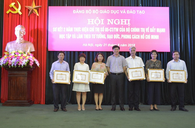 Bộ GD&ĐT tổ chức hội nghị sơ kết 2 năm thực hiện chỉ thị số 05-CT/TW của Bộ Chính trị ảnh 4