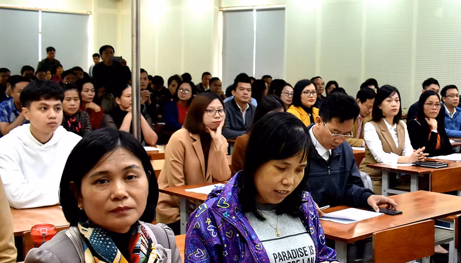 Học viên lớp học dự khai giảng.