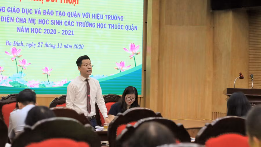 Trưởng Phòng GD&ĐT Ba Đình Lê Đức Thuận trong buổi đối thoại.