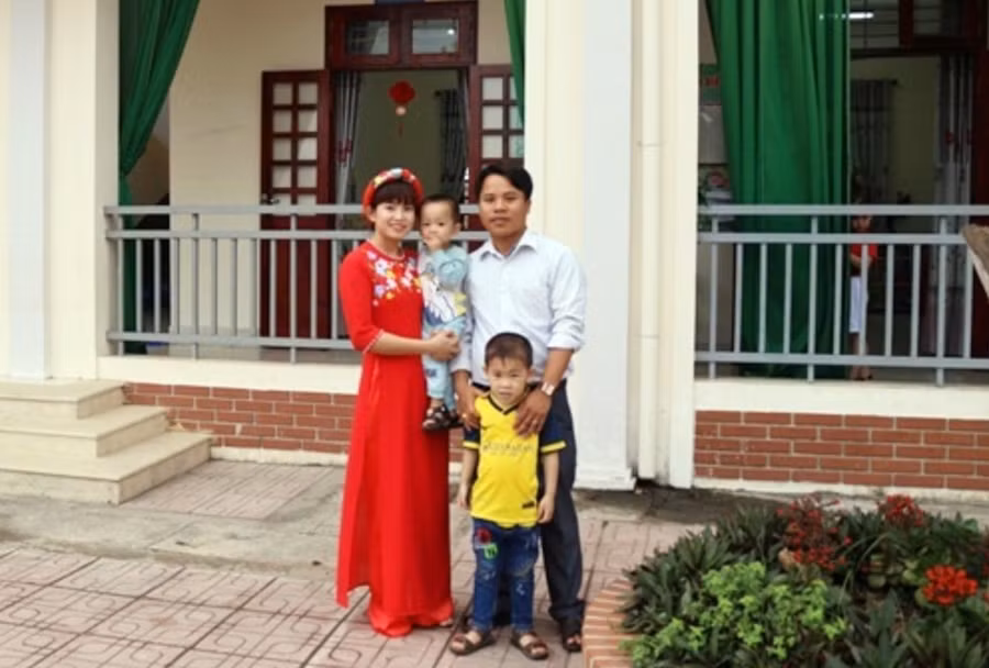 Vợ chồng cô Đỗ Thị Thơm trong dịp hiếm hoi anh về ăn Tết tại nhà