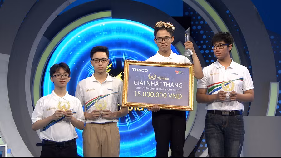 Đình Tùng giành vòng nguyệt quế